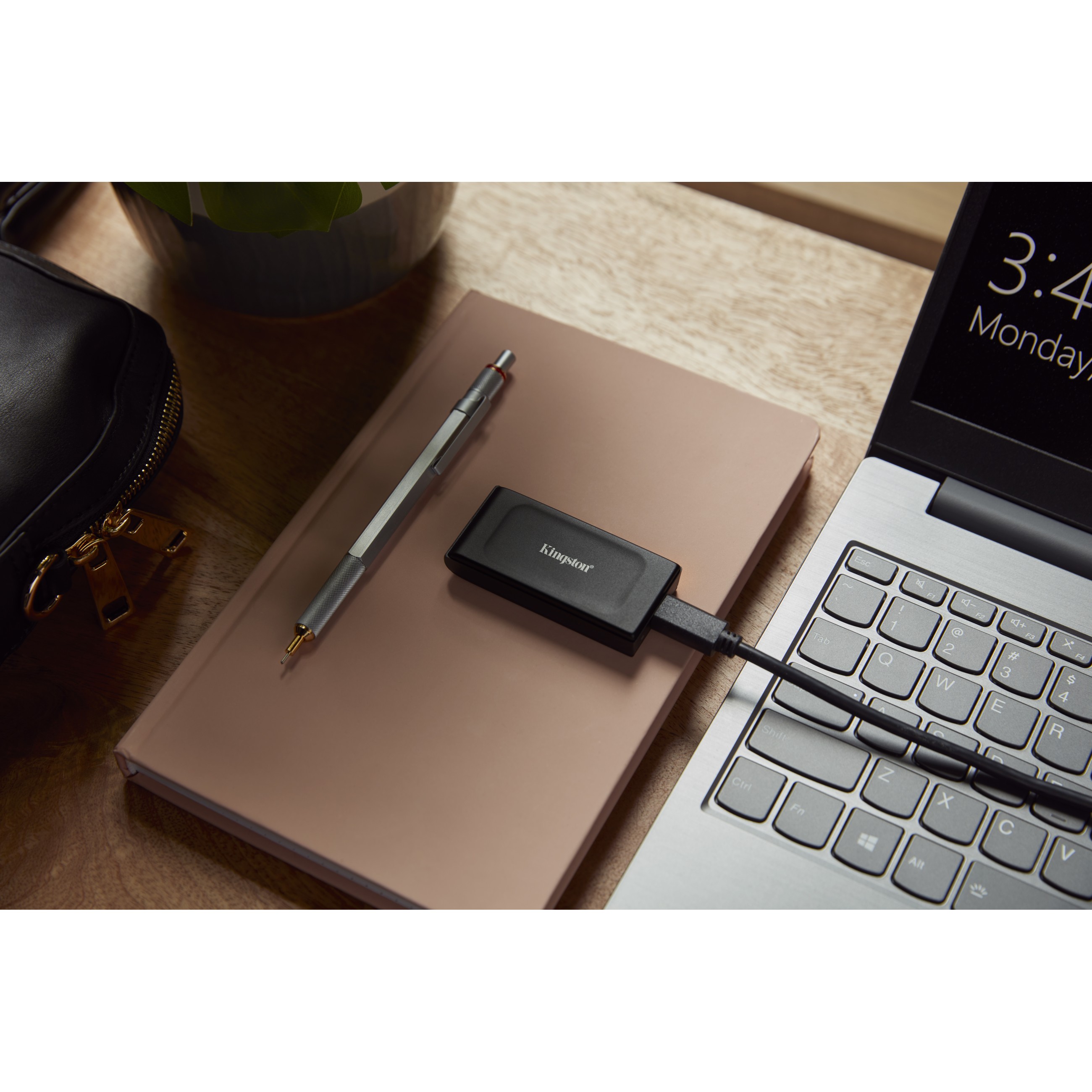 1TB Kingston XS1000 USB 3.2 Gen2 Black