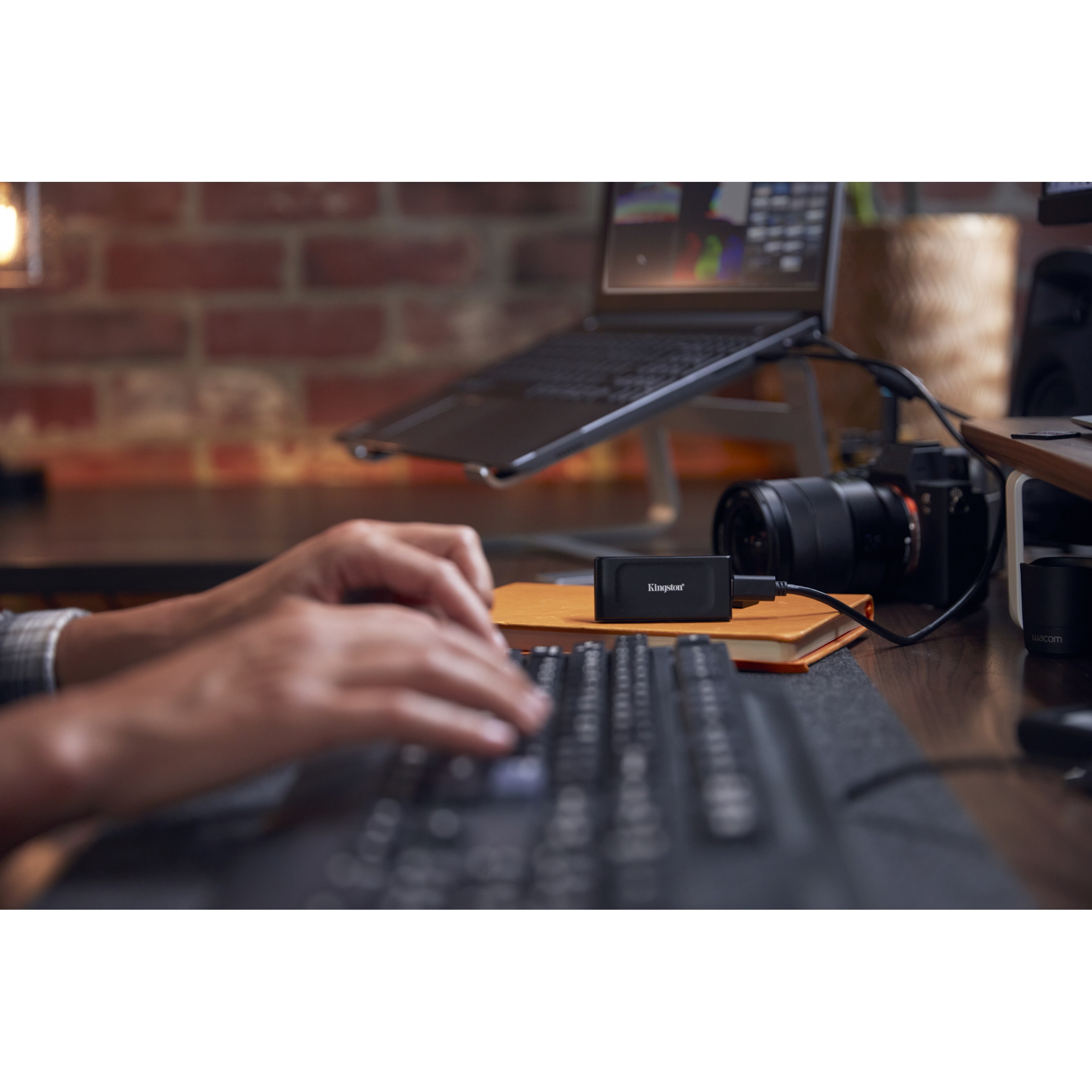 1TB Kingston XS1000 USB 3.2 Gen2 Black