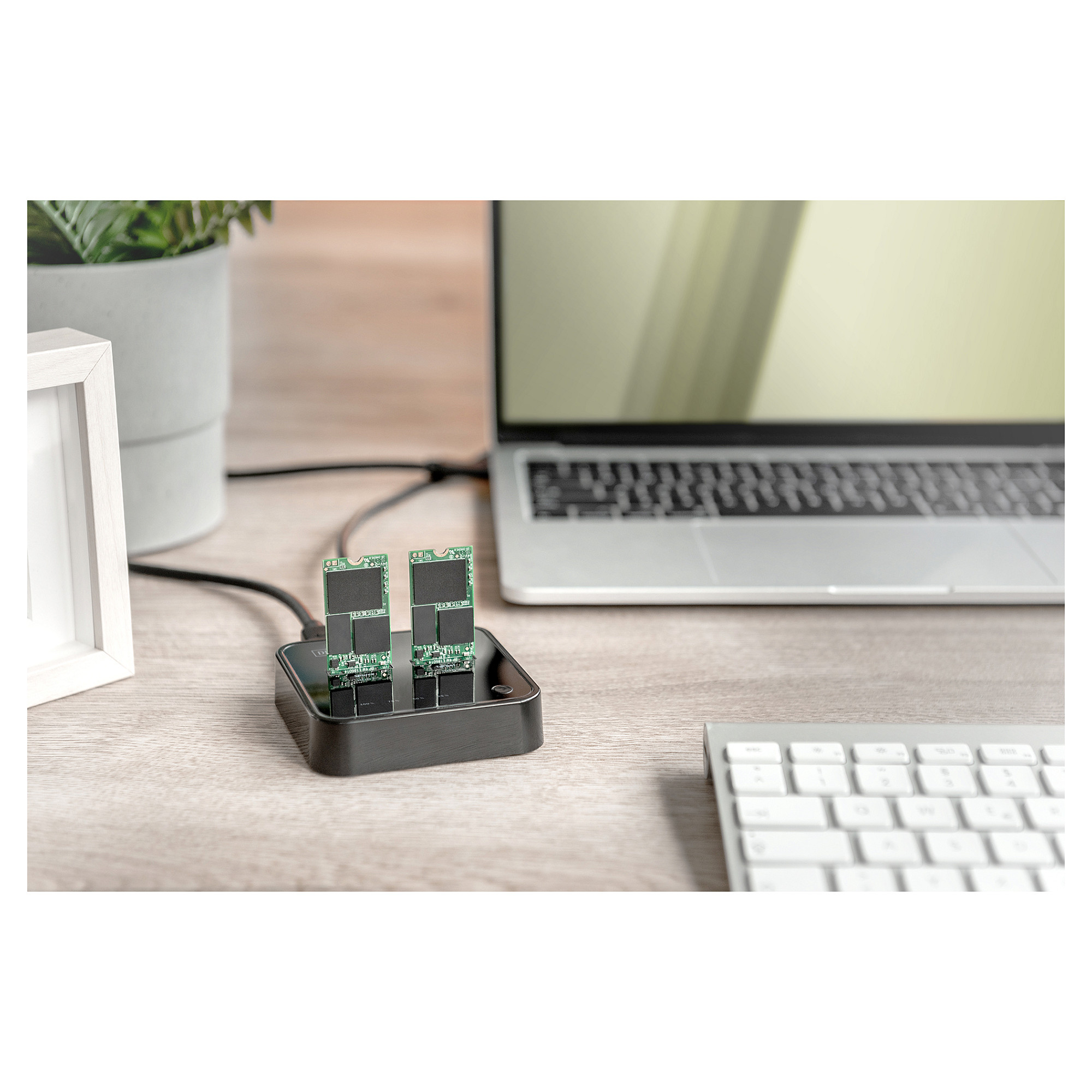 DIGITUS Dual M.2 NVMe SSD DockingStation m. SD-Exp.Kartenles